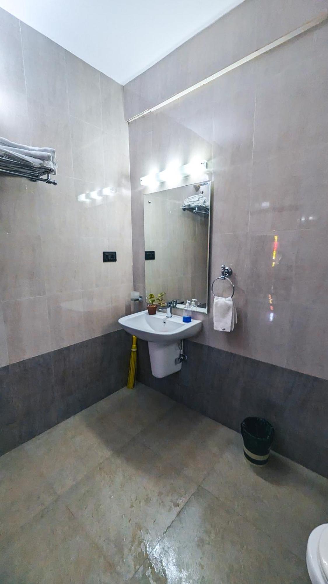 The First House By V3Homestay 4Bhk Private Pool Calangute Exteriör bild