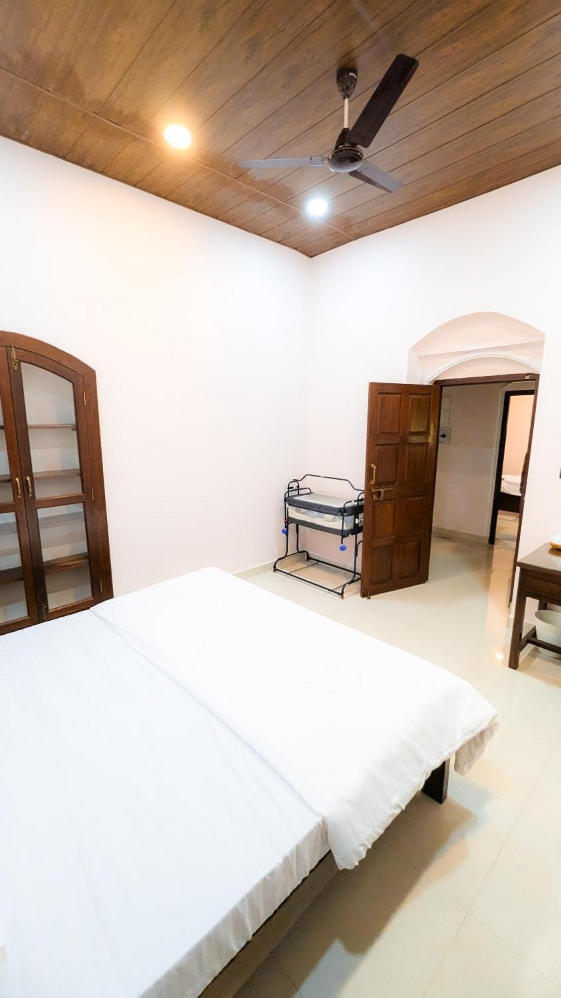 The First House By V3Homestay 4Bhk Private Pool Calangute Exteriör bild