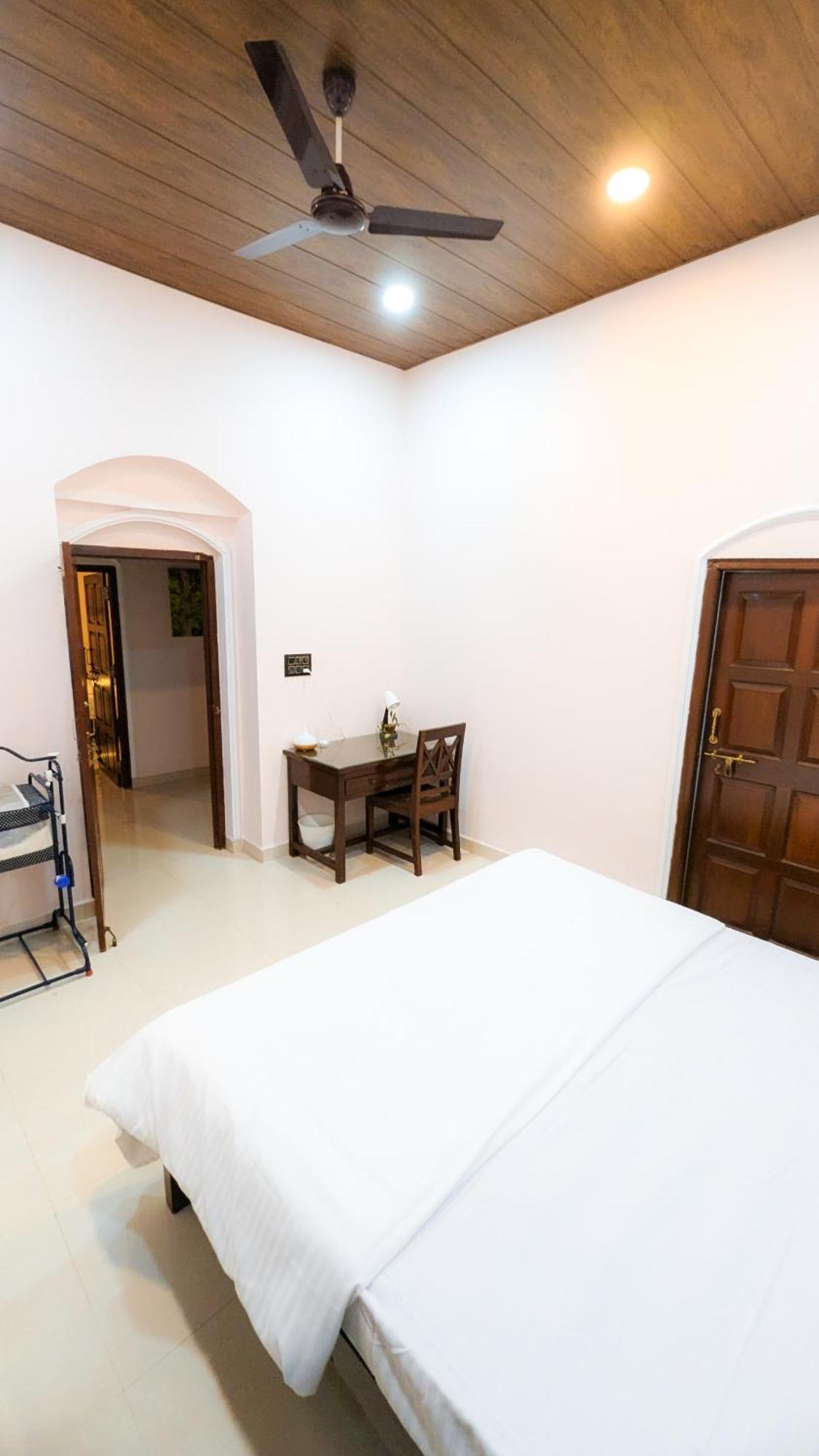The First House By V3Homestay 4Bhk Private Pool Calangute Exteriör bild