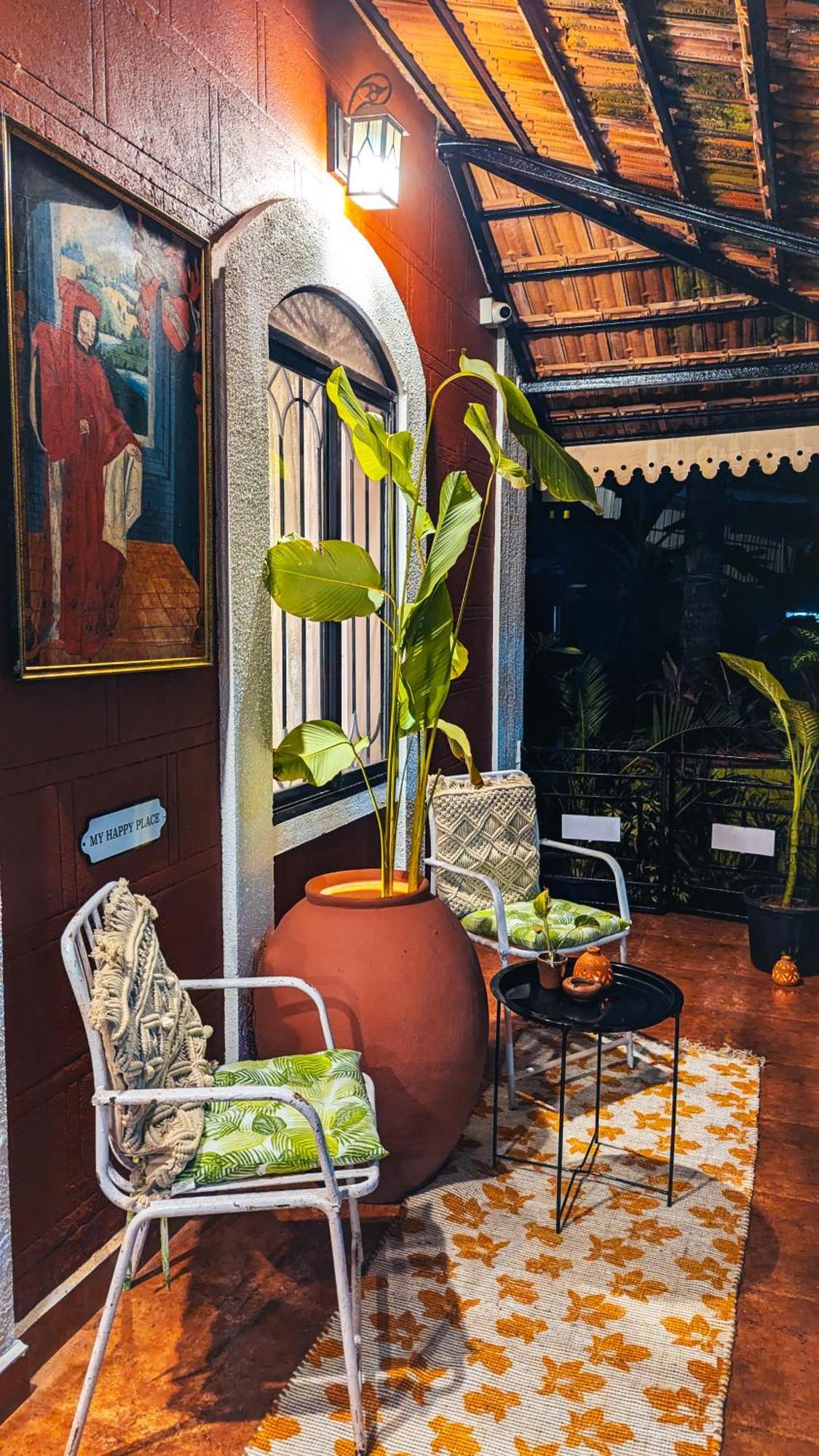 The First House By V3Homestay 4Bhk Private Pool Calangute Exteriör bild