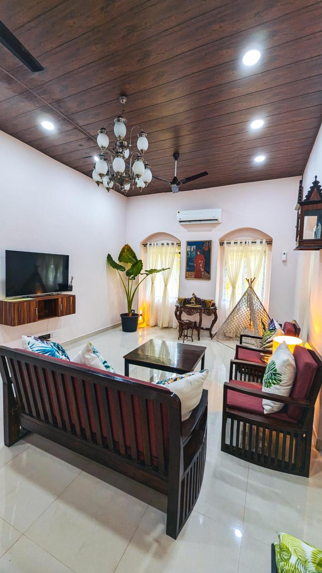 The First House By V3Homestay 4Bhk Private Pool Calangute Exteriör bild