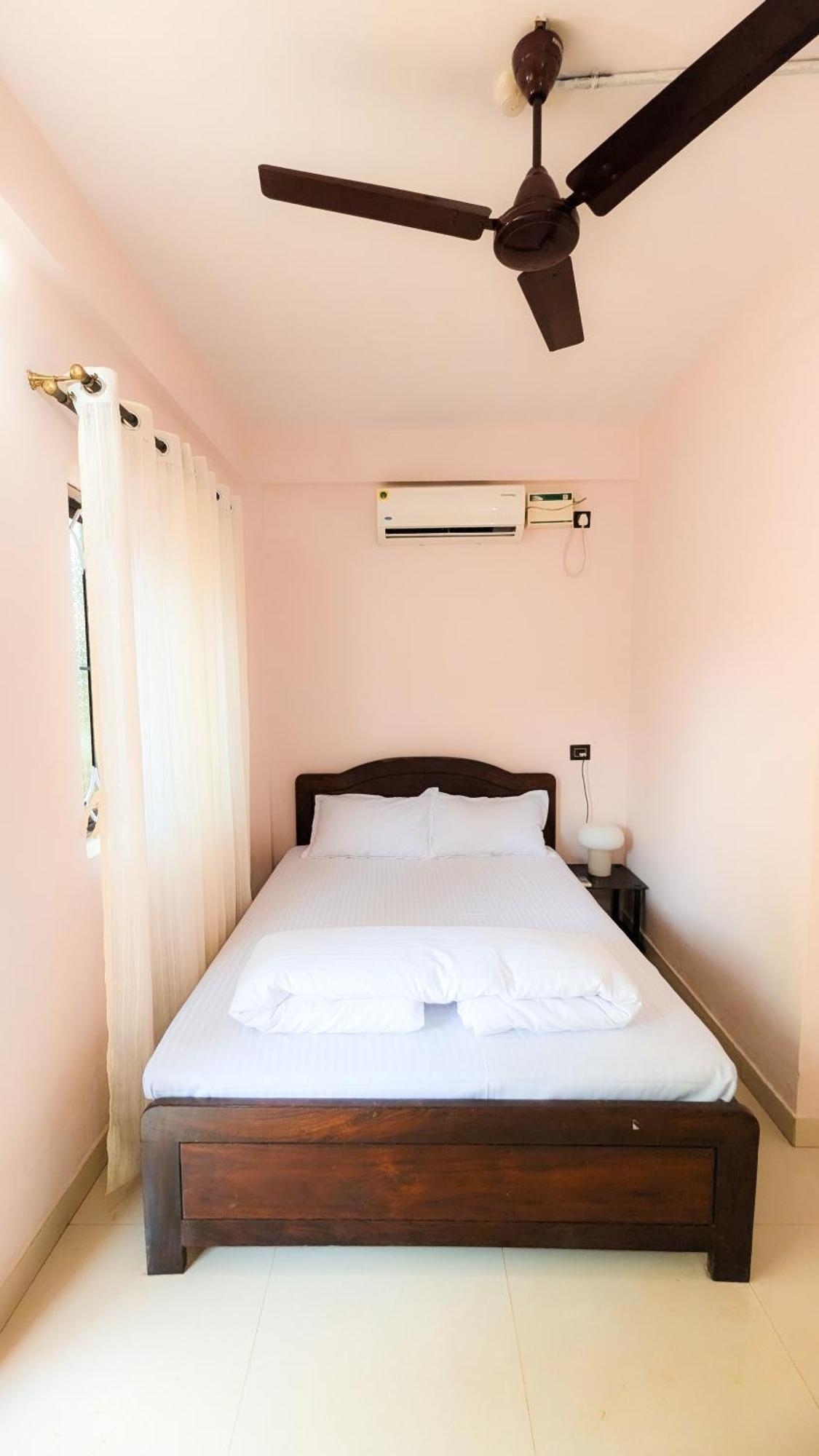 The First House By V3Homestay 4Bhk Private Pool Calangute Exteriör bild
