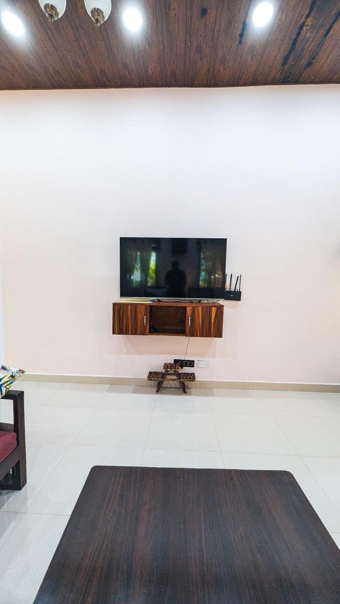 The First House By V3Homestay 4Bhk Private Pool Calangute Exteriör bild