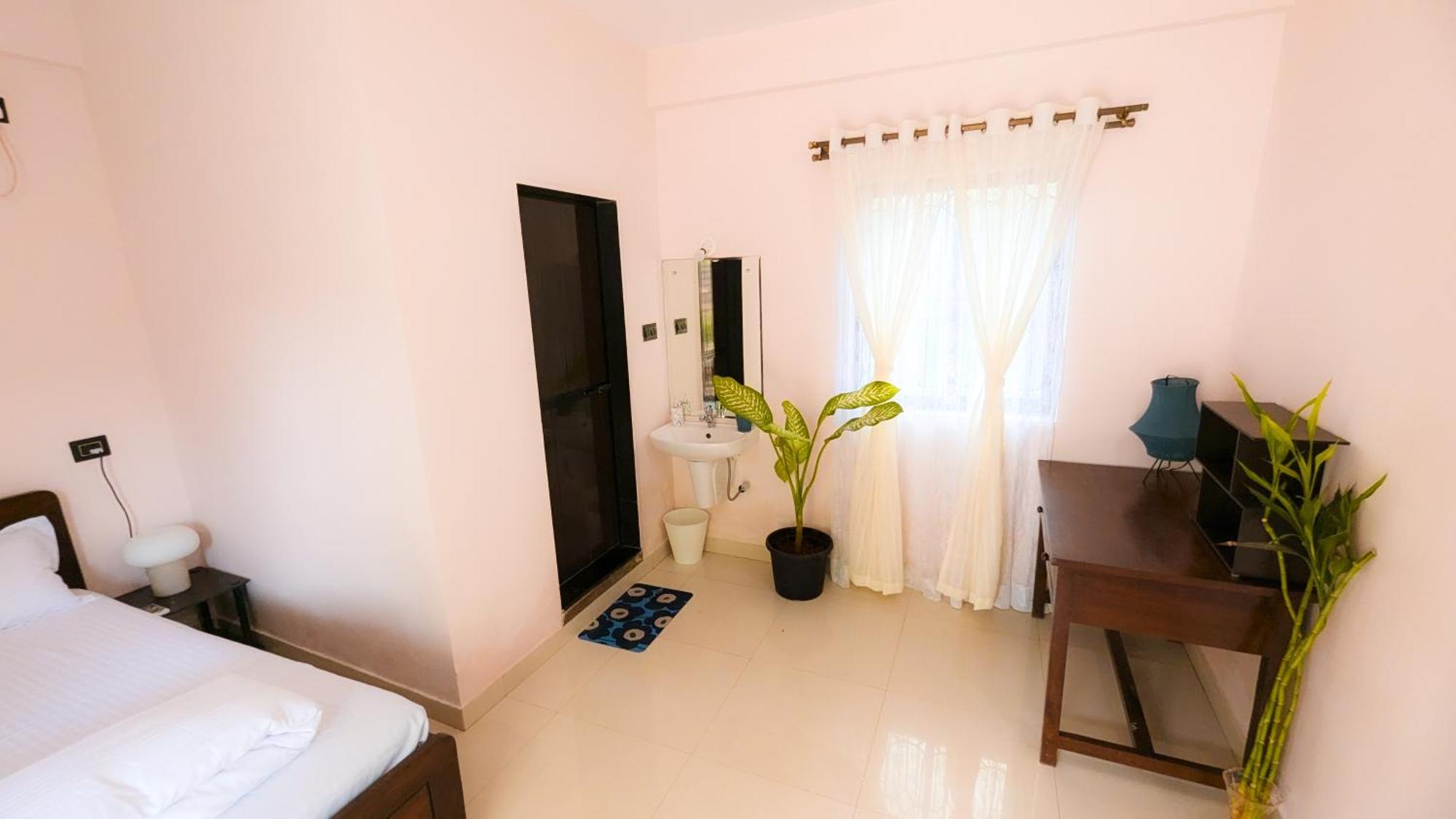 The First House By V3Homestay 4Bhk Private Pool Calangute Exteriör bild