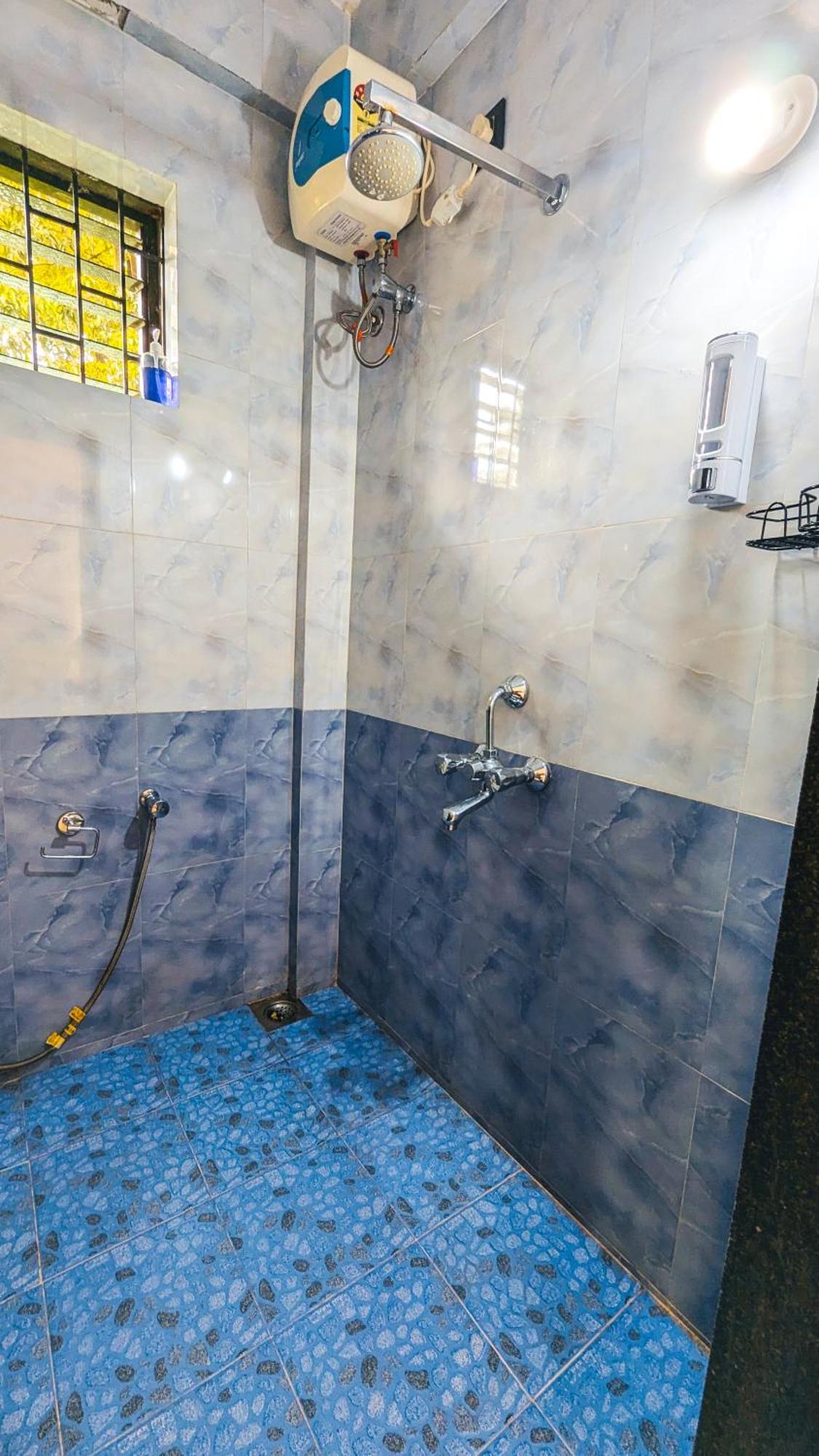 The First House By V3Homestay 4Bhk Private Pool Calangute Exteriör bild